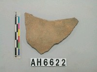 藏品(灰褐色細砂陶片)的圖片